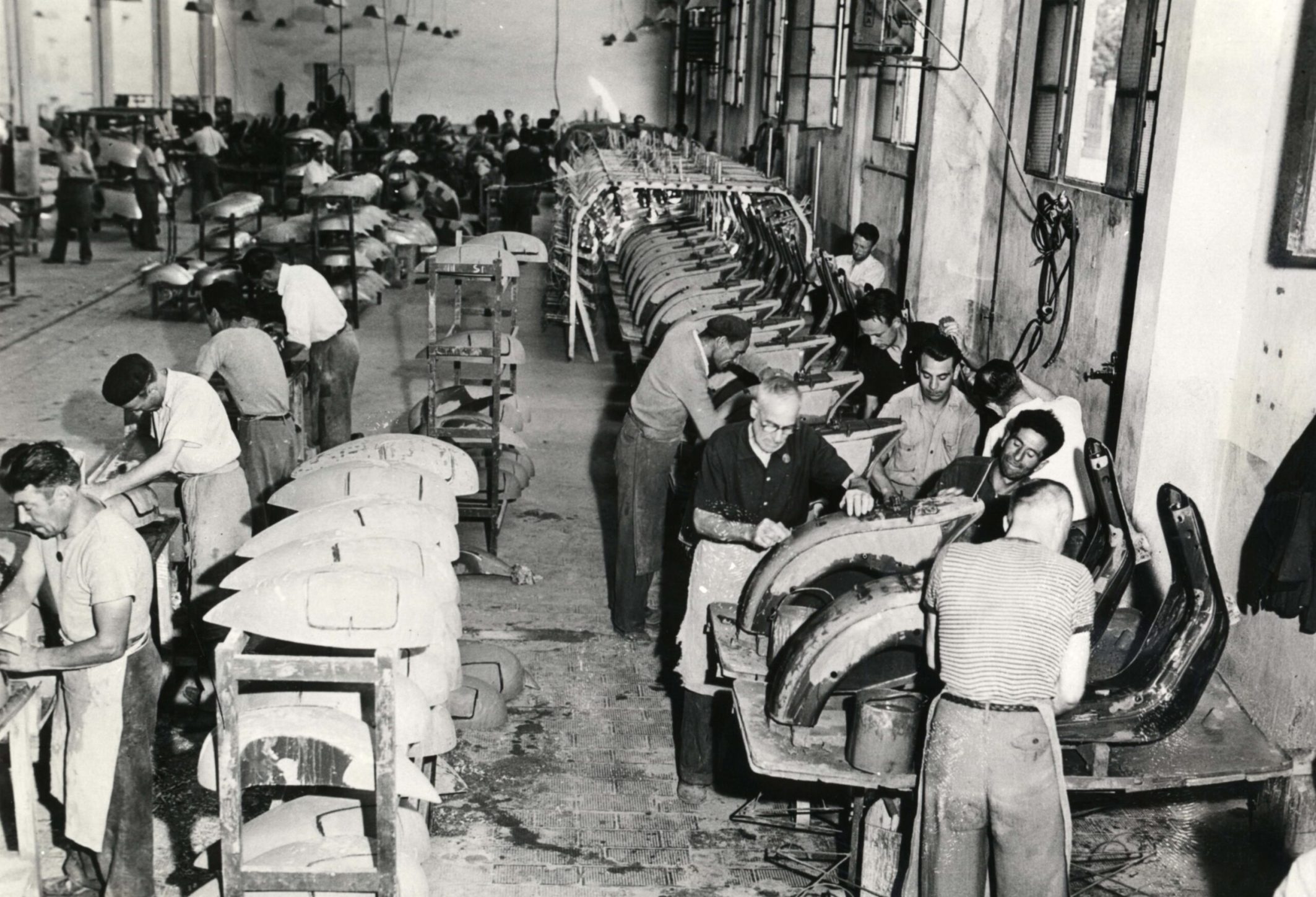 6_preparazione delle scocche per la verniciatura 1949