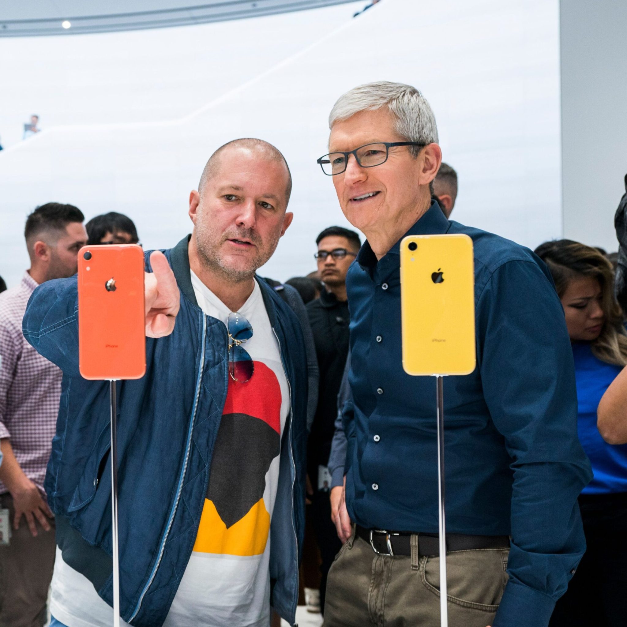 Apple-update-tim-cook-jonathan-ive-062619
