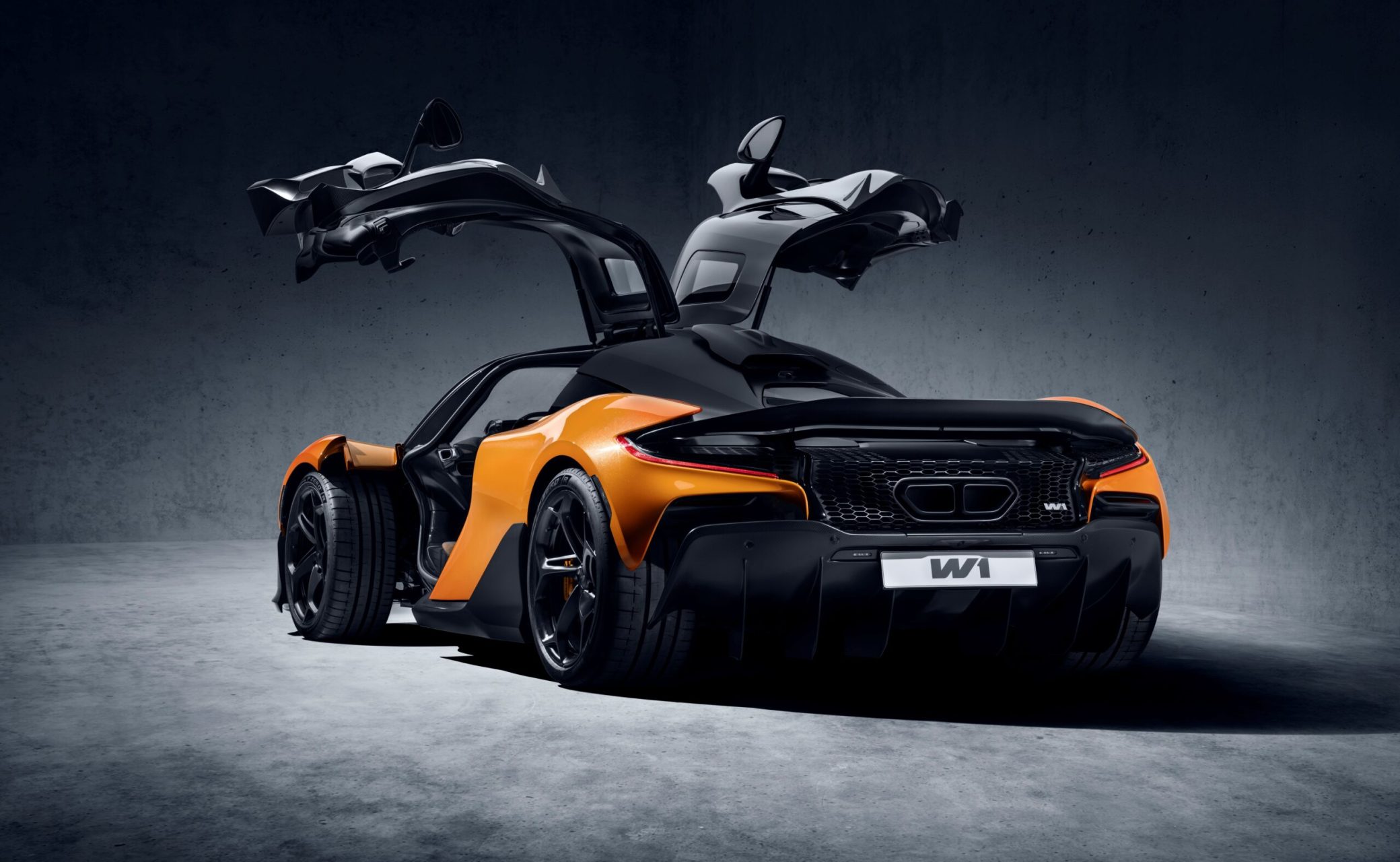 Original-16830-8-mclaren-w1-r3q-low-2-3