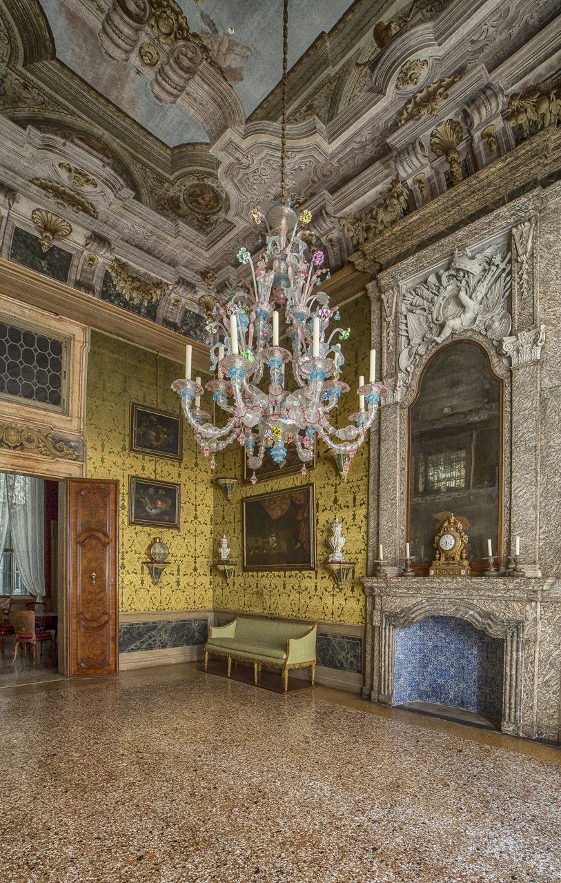 SALOTTO_CAMINETTO_PORTA_1