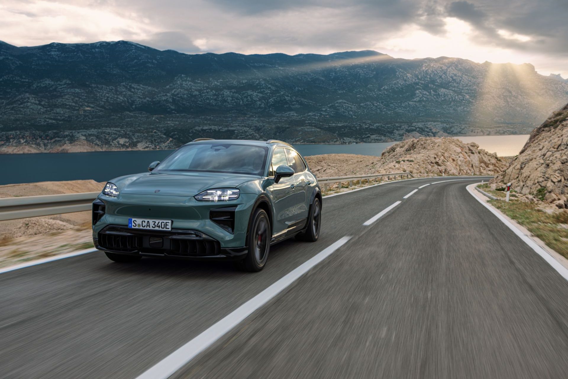 m23_1206_suv-t_BKOS5115_edit_V01 (1)